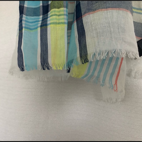 NWT Tommy Hilfiger Plaid Scarf - Picture 3 of 7